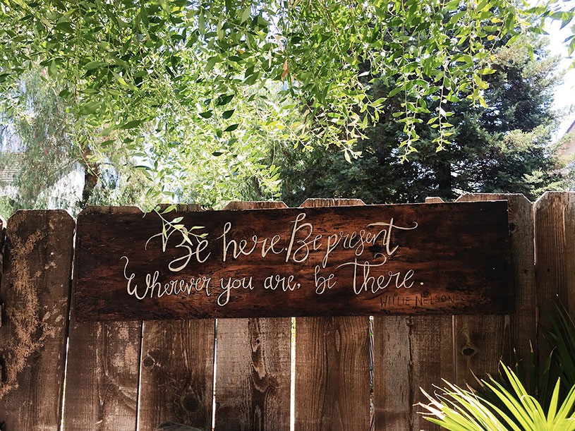 Be here. Be Present. Wherever you are, be there | How I started to have happier days Home Decor Journal  willie nelson fan art Willie Nelson DIY wood artwork DIY willie nelson wall art   
